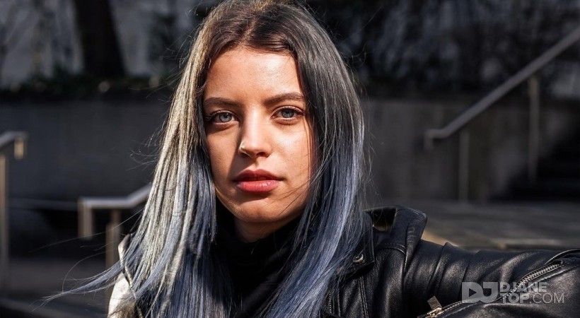 MIA AURORA