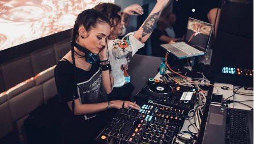 Image publishing: TECHNO MOOD Mix by DJ Izabella is already on Djane Top!