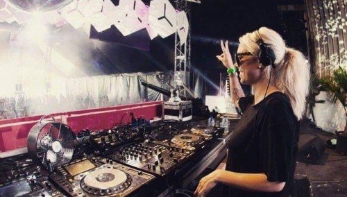 Image publishing: Check out special guest mix by DJ Sam Divine for Defected Radio Show! 
