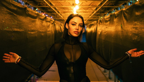 Image publishing: Live Set by DJ Sara Landry from Tomorrowland Main Stage on our website!