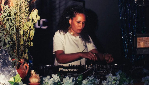 Image publishing: New Remix by DJ Urannia on Mia Lunis - Vertex is OUT!