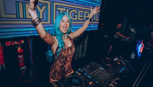 Image publishing Team Tiger Radio by @djtigerlily w KIKinder DJs on our website!