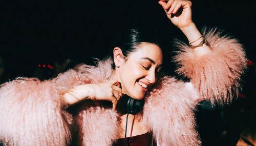 New release "backseat baby" by Mia Moretti feat. Uffie is OUT! 